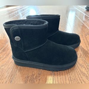 UGG Youth Girls Black Jona Boots Size 1